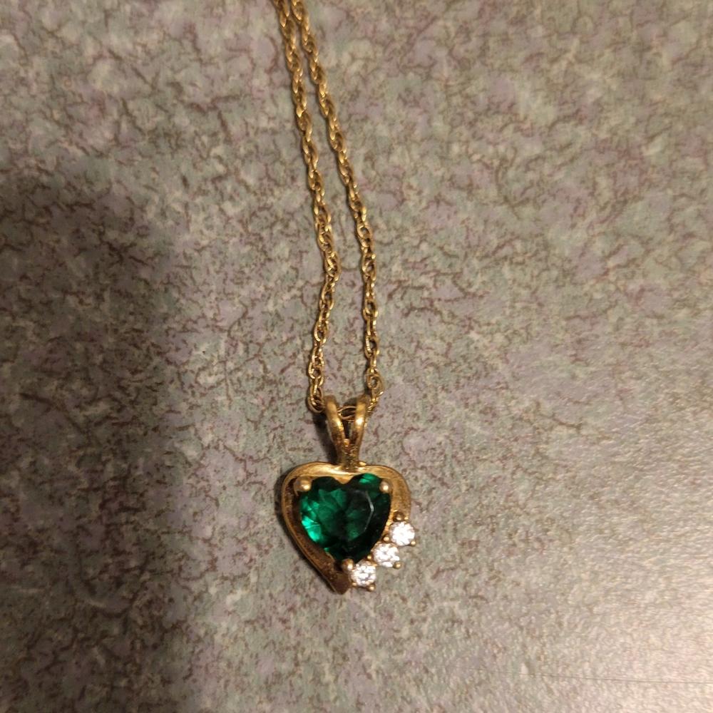 Karizia Spa Gold & Green Heart Necklace with Gemstone Pendant